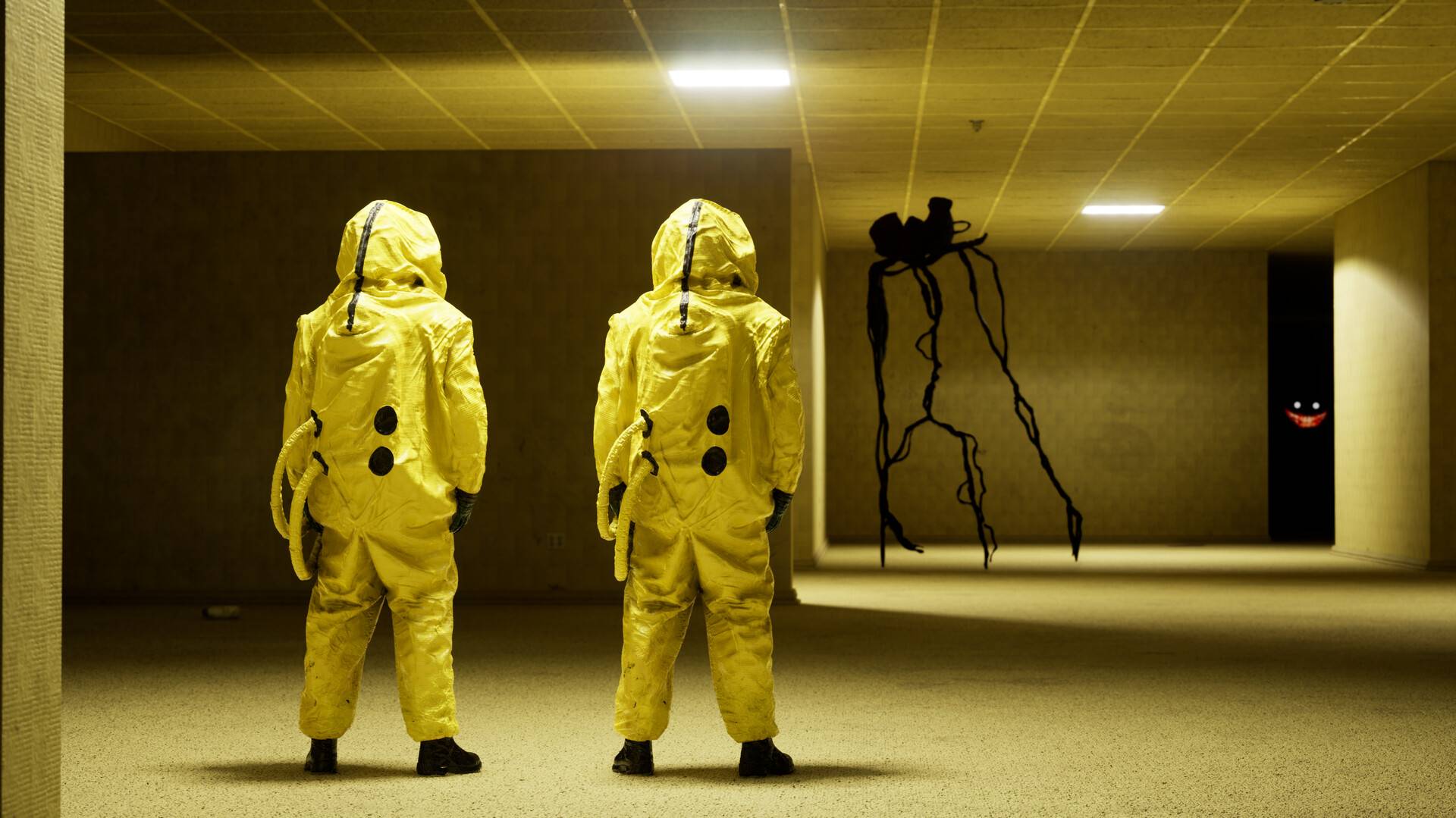 后室：一起逃脱/Backrooms: Escape Together_0