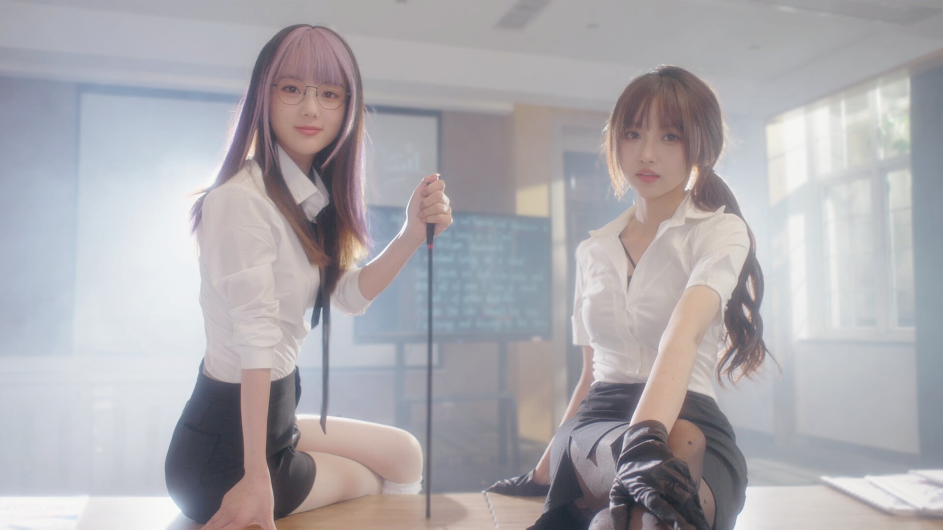 美女，请别影响我学习/Knowledge, or know Lady_1