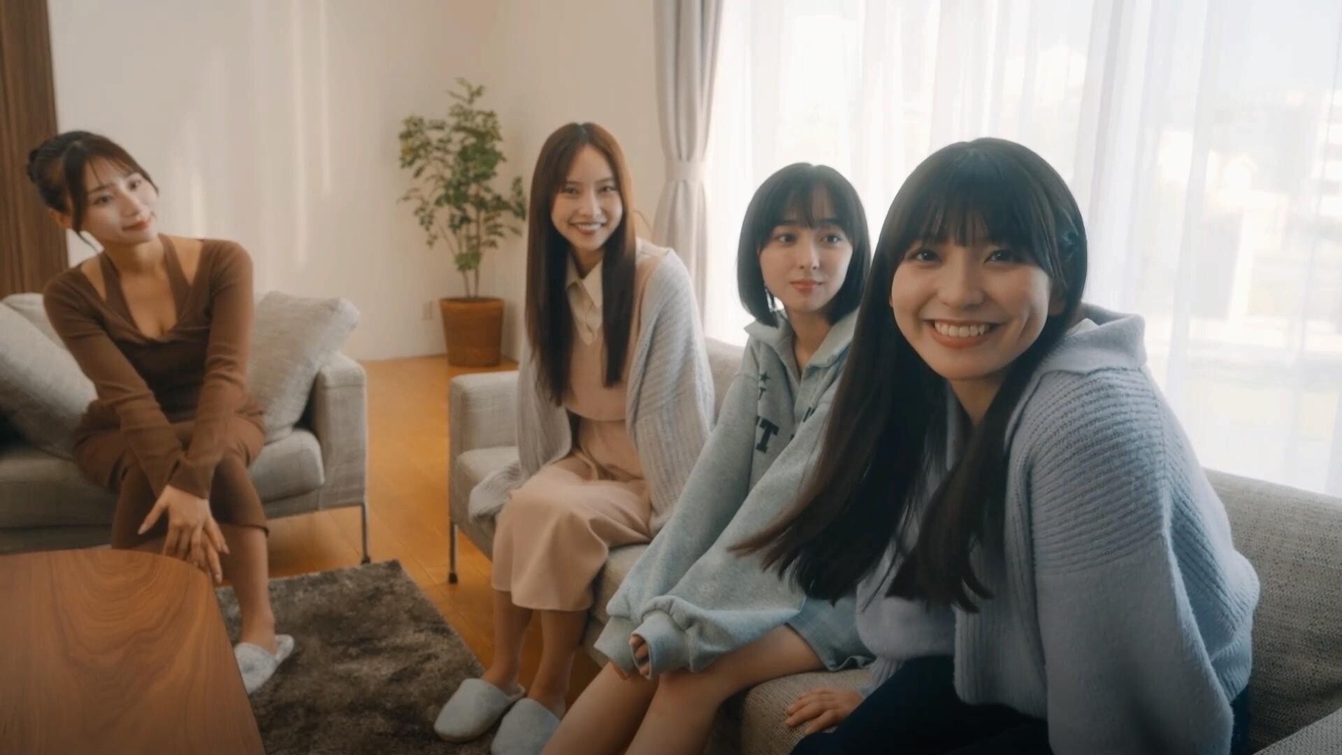 嘟嘟嘟~恋爱信号响不停，美女室友们教我如何淡定？/Roommates, Romance, and Ringing Hearts_0