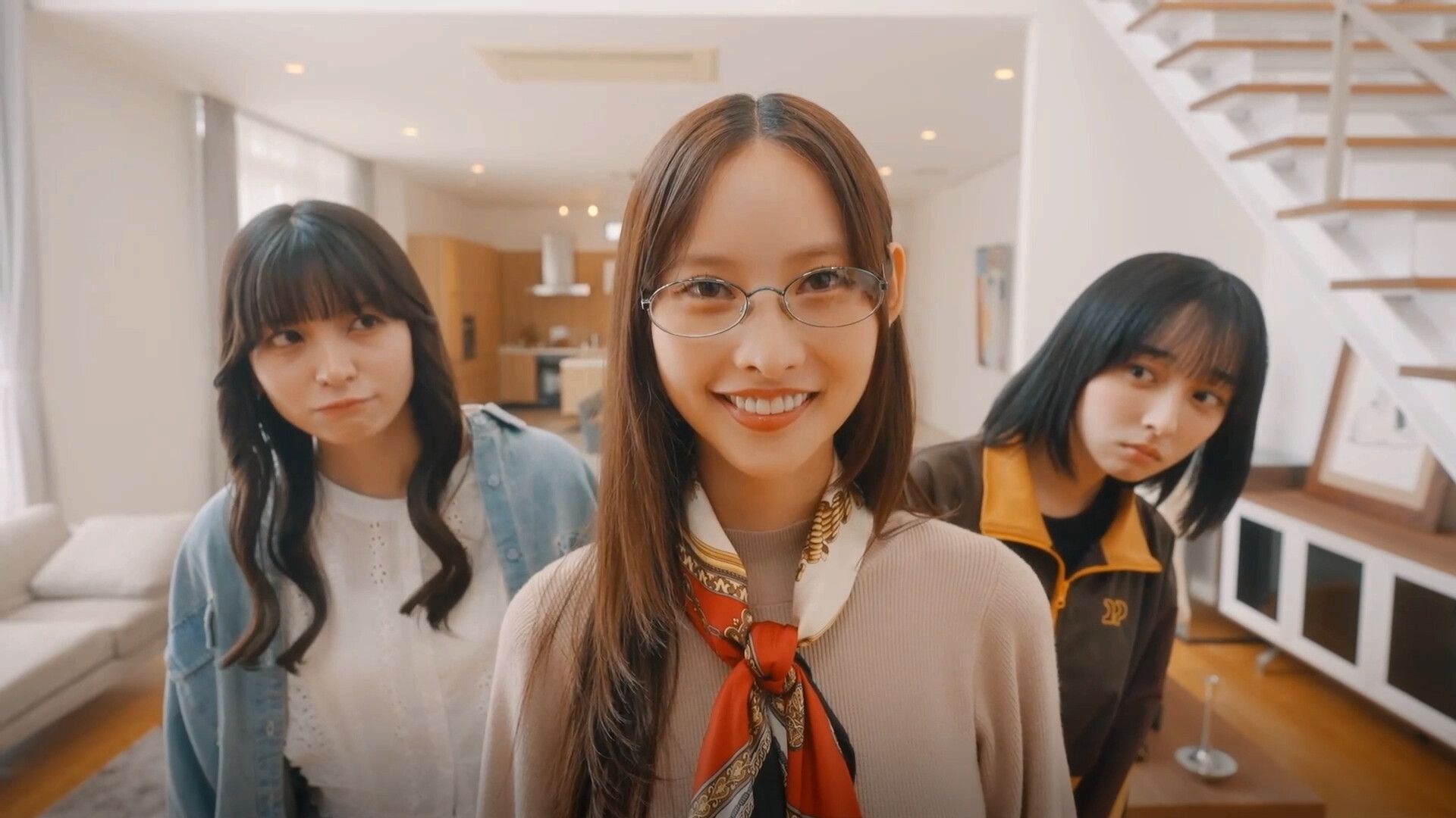 嘟嘟嘟~恋爱信号响不停，美女室友们教我如何淡定？/Roommates, Romance, and Ringing Hearts_1