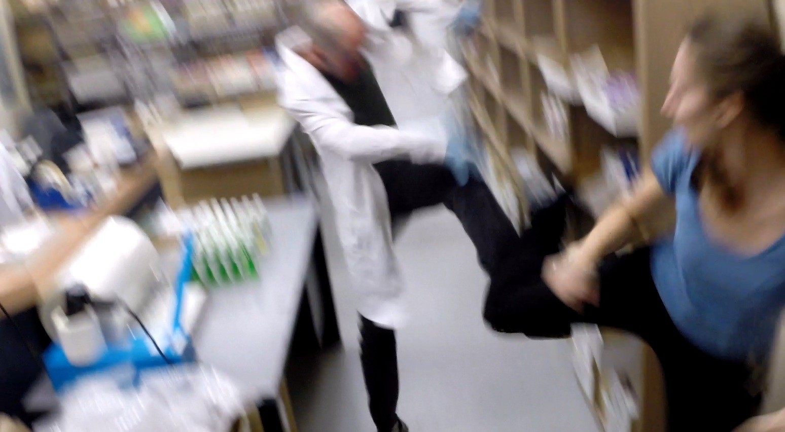 不想死就按X/按X不会死/按X免于一死/Press X to Not Die_5